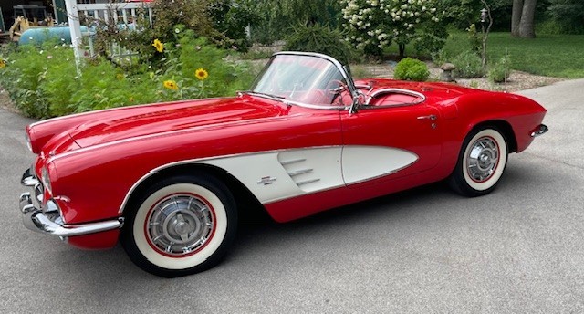Chevrolet-Corvette-1961-Convertible-24