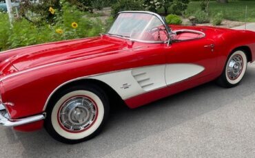 Chevrolet-Corvette-1961-Convertible-25