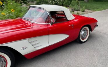 Chevrolet-Corvette-1961-Convertible-27