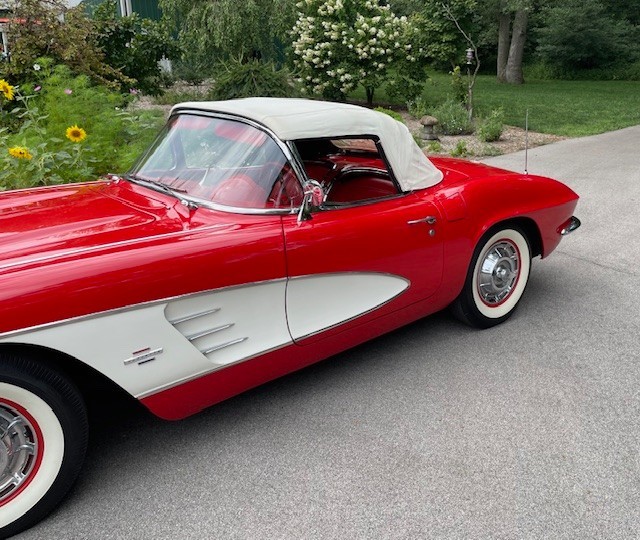 Chevrolet-Corvette-1961-Convertible-27