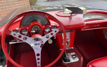 Chevrolet-Corvette-1961-Convertible-29