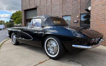 Chevrolet-Corvette-1961-Convertible-3