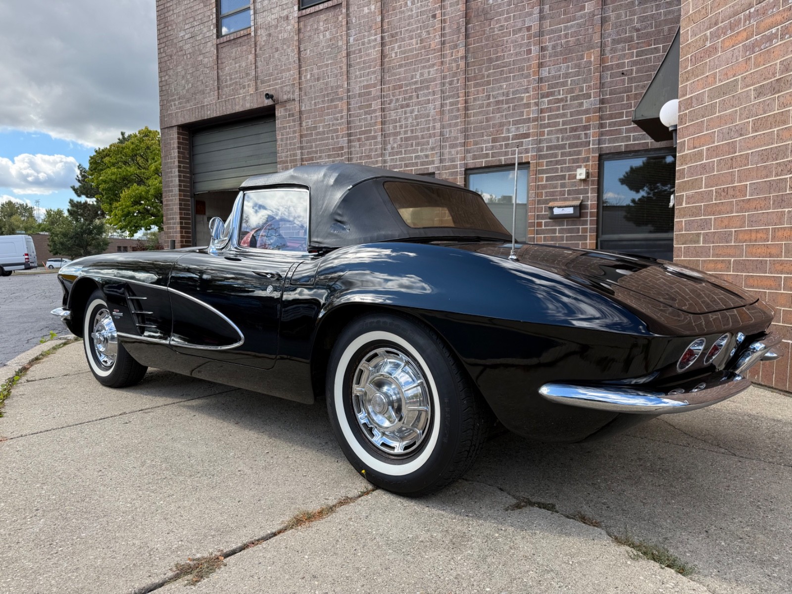 Chevrolet-Corvette-1961-Convertible-3