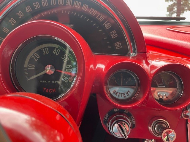 Chevrolet-Corvette-1961-Convertible-31