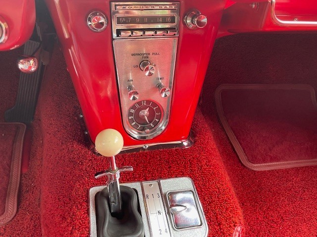 Chevrolet-Corvette-1961-Convertible-32