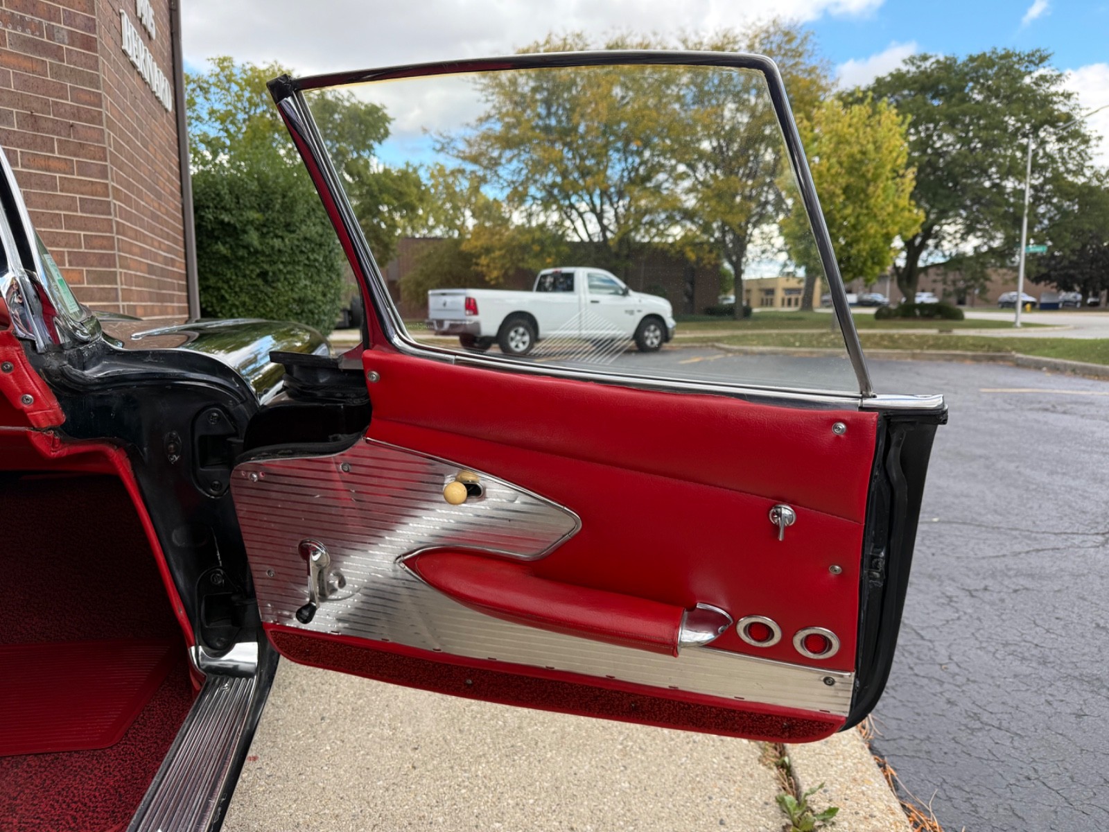 Chevrolet-Corvette-1961-Convertible-32