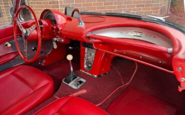 Chevrolet-Corvette-1961-Convertible-34