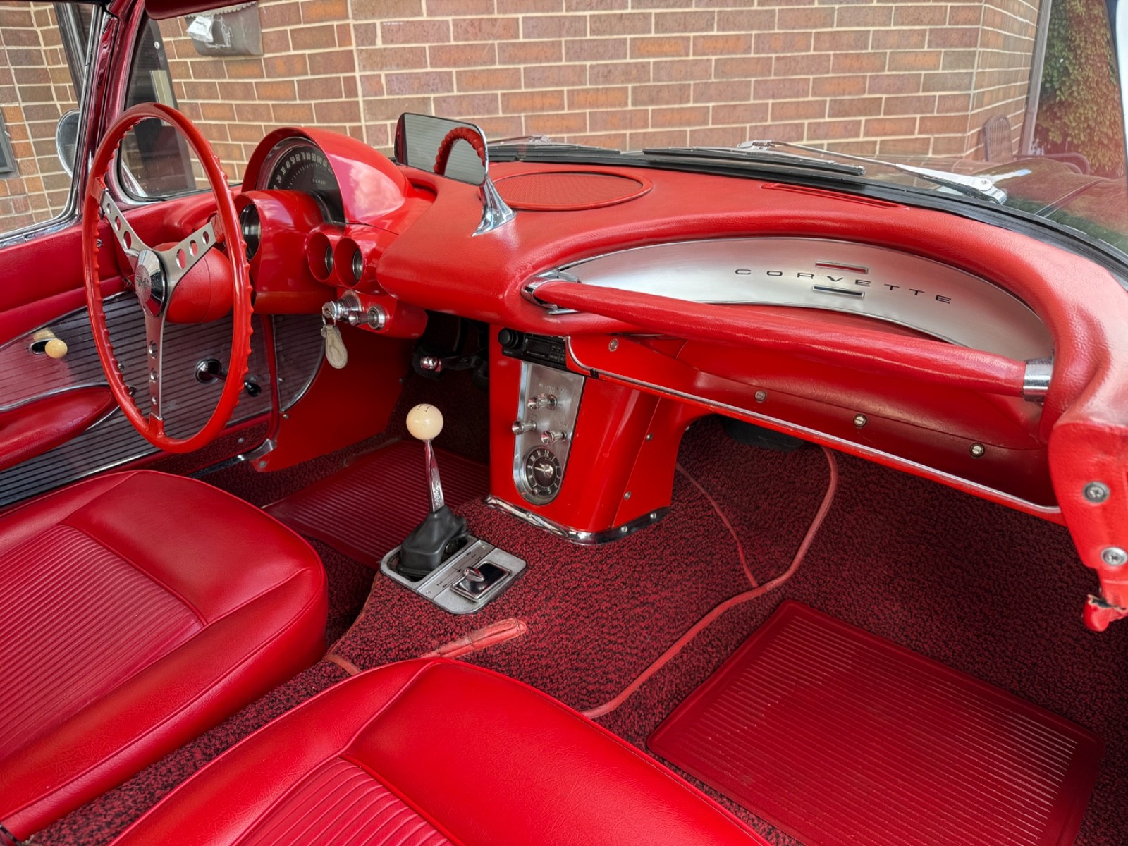 Chevrolet-Corvette-1961-Convertible-34