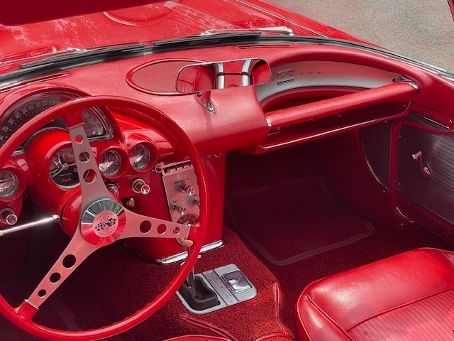 Chevrolet-Corvette-1961-Convertible-4