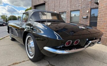 Chevrolet-Corvette-1961-Convertible-4