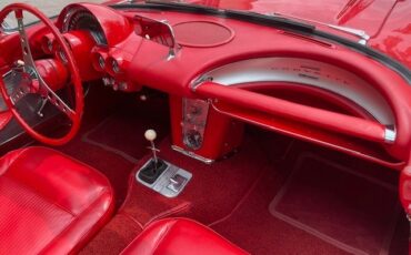 Chevrolet-Corvette-1961-Convertible-9
