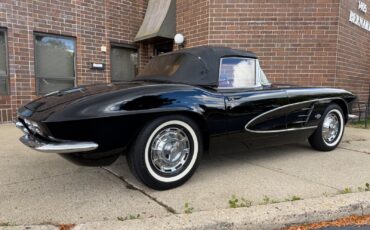 Chevrolet-Corvette-1961-Convertible-9
