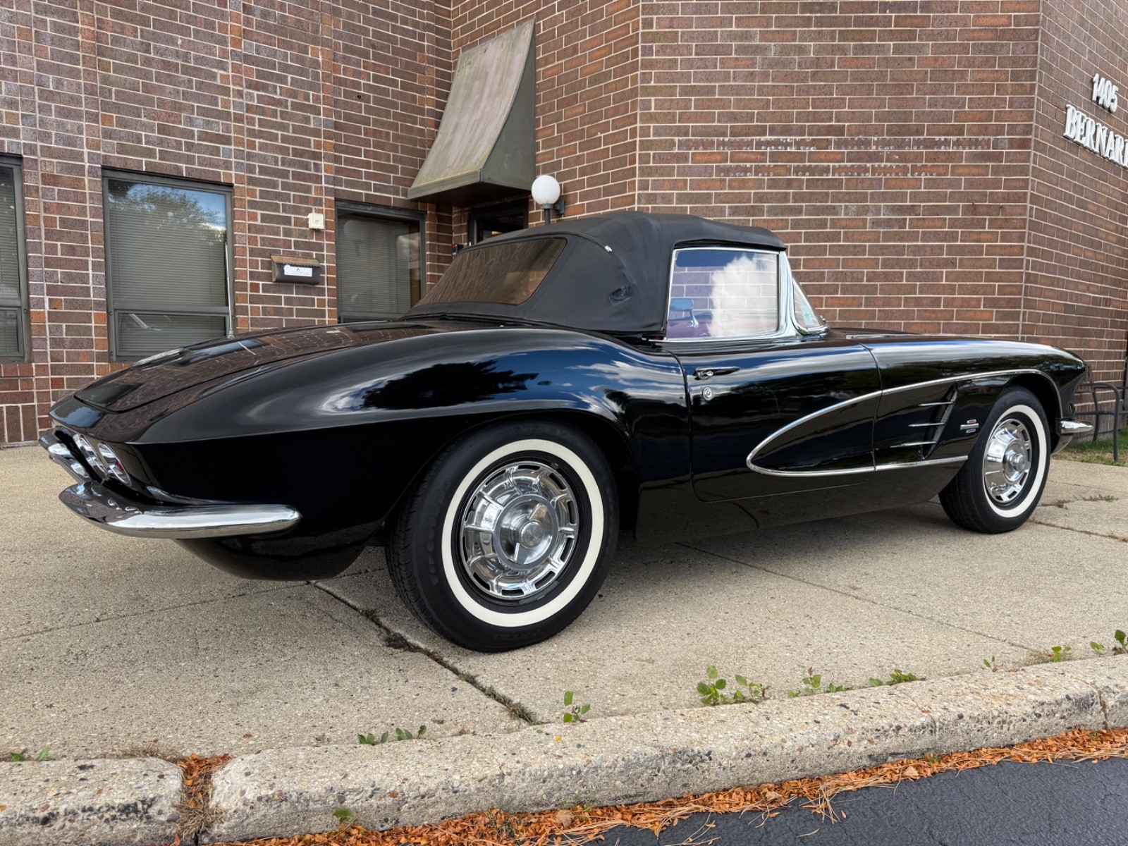 Chevrolet-Corvette-1961-Convertible-9