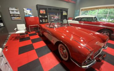 Chevrolet-Corvette-1961-Red-Red-10