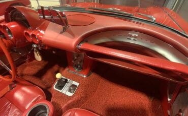 Chevrolet-Corvette-1961-Red-Red-11