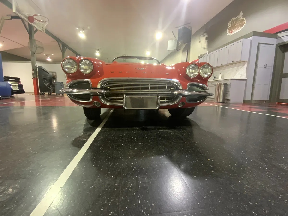 Chevrolet-Corvette-1961-Red-Red-13