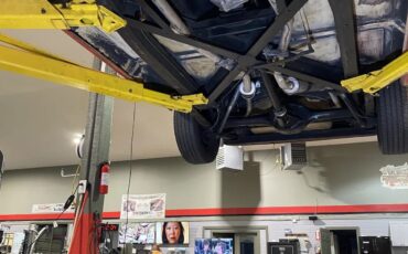 Chevrolet-Corvette-1961-Red-Red-2