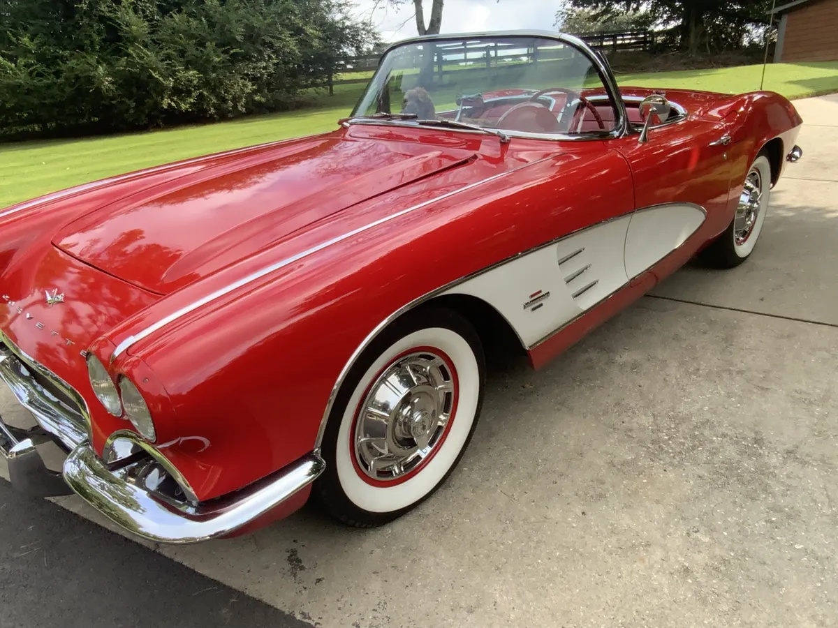 Chevrolet-Corvette-1961-Red-Red-3