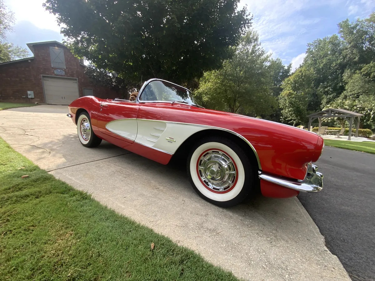 Chevrolet-Corvette-1961-Red-Red-8