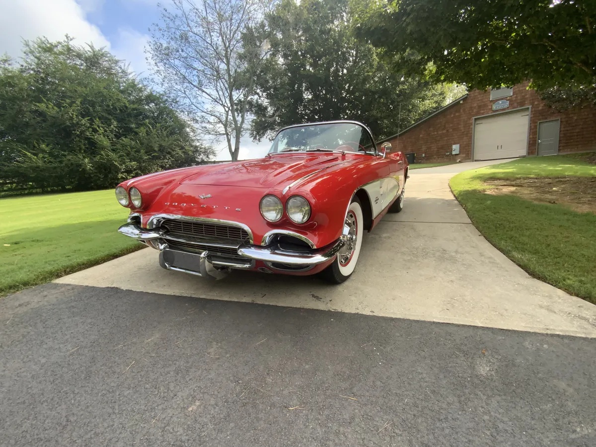 Chevrolet-Corvette-1961-Red-Red-9
