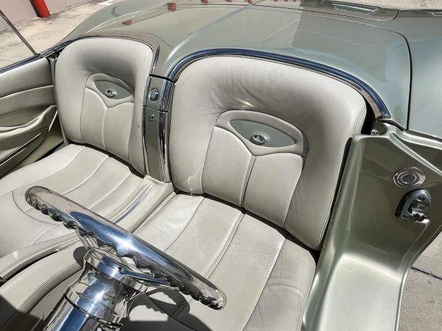 Chevrolet-Corvette-1962-Convertible-12