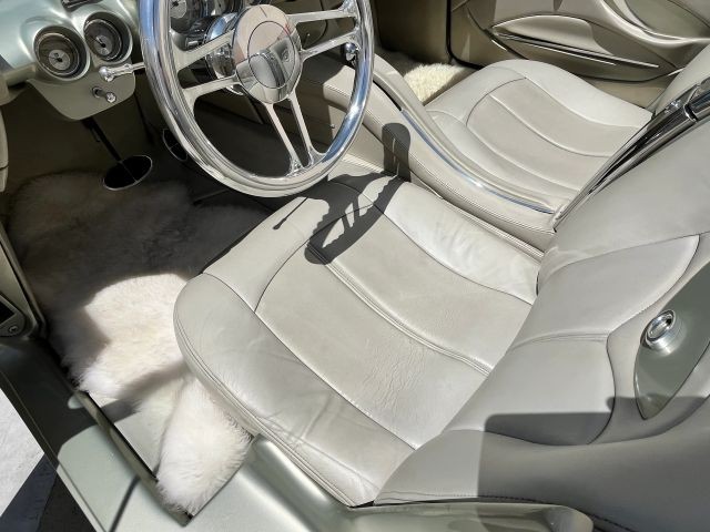 Chevrolet-Corvette-1962-Convertible-13