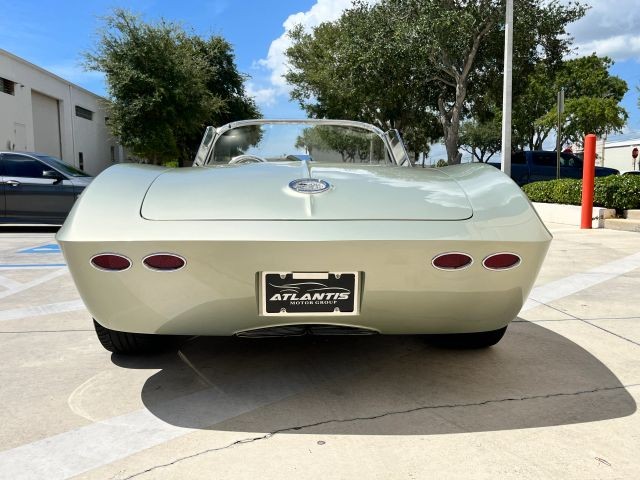 Chevrolet-Corvette-1962-Convertible-4