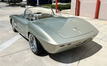 Chevrolet-Corvette-1962-Convertible-6