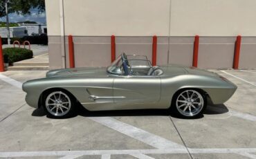 Chevrolet-Corvette-1962-Convertible-7