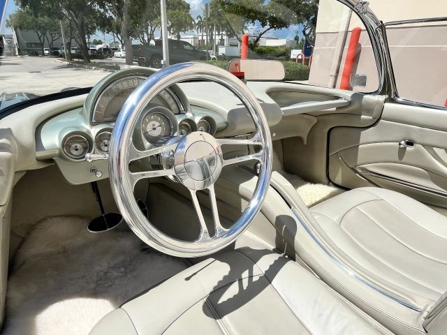 Chevrolet-Corvette-1962-Convertible-9