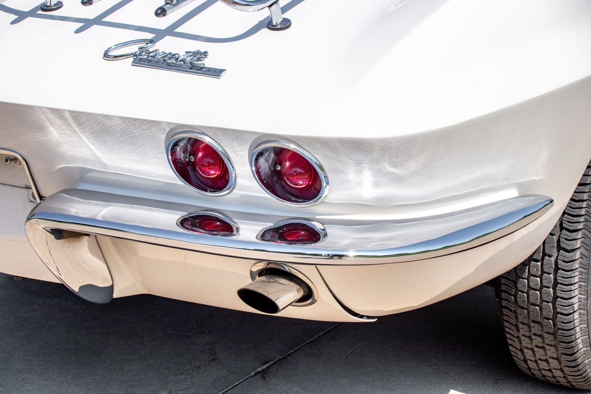 Chevrolet-Corvette-1963-11