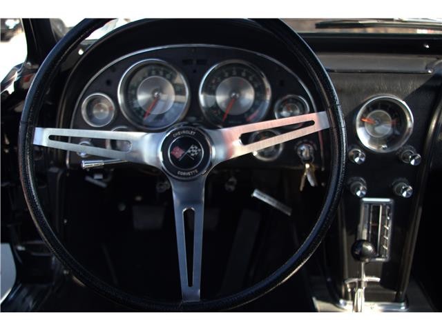 Chevrolet-Corvette-1963-13