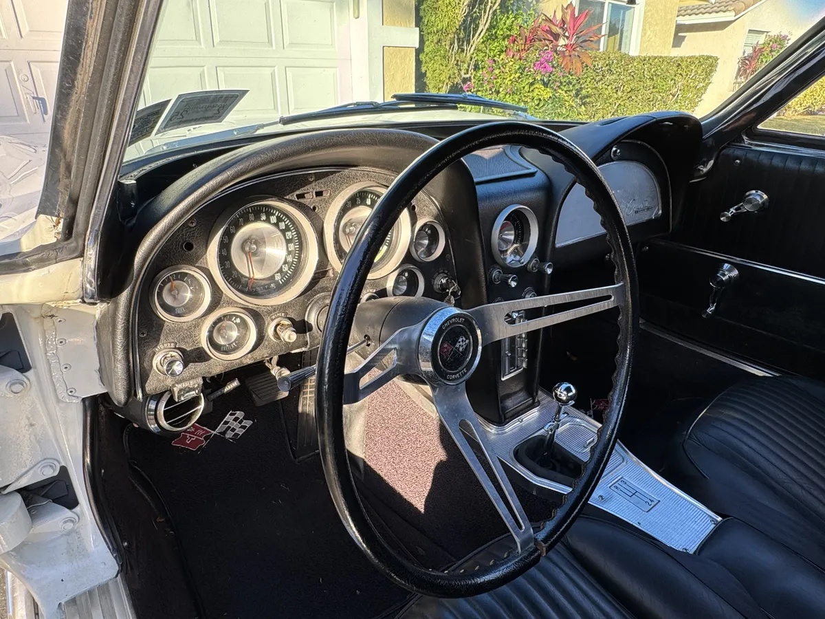 Chevrolet-Corvette-1963-14