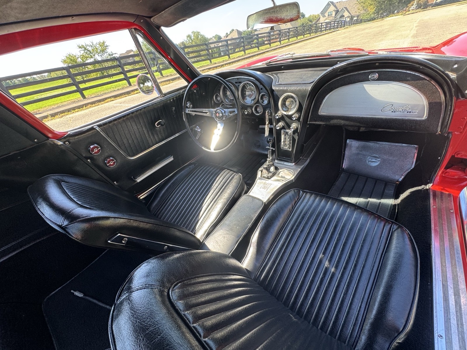 Chevrolet-Corvette-1963-27
