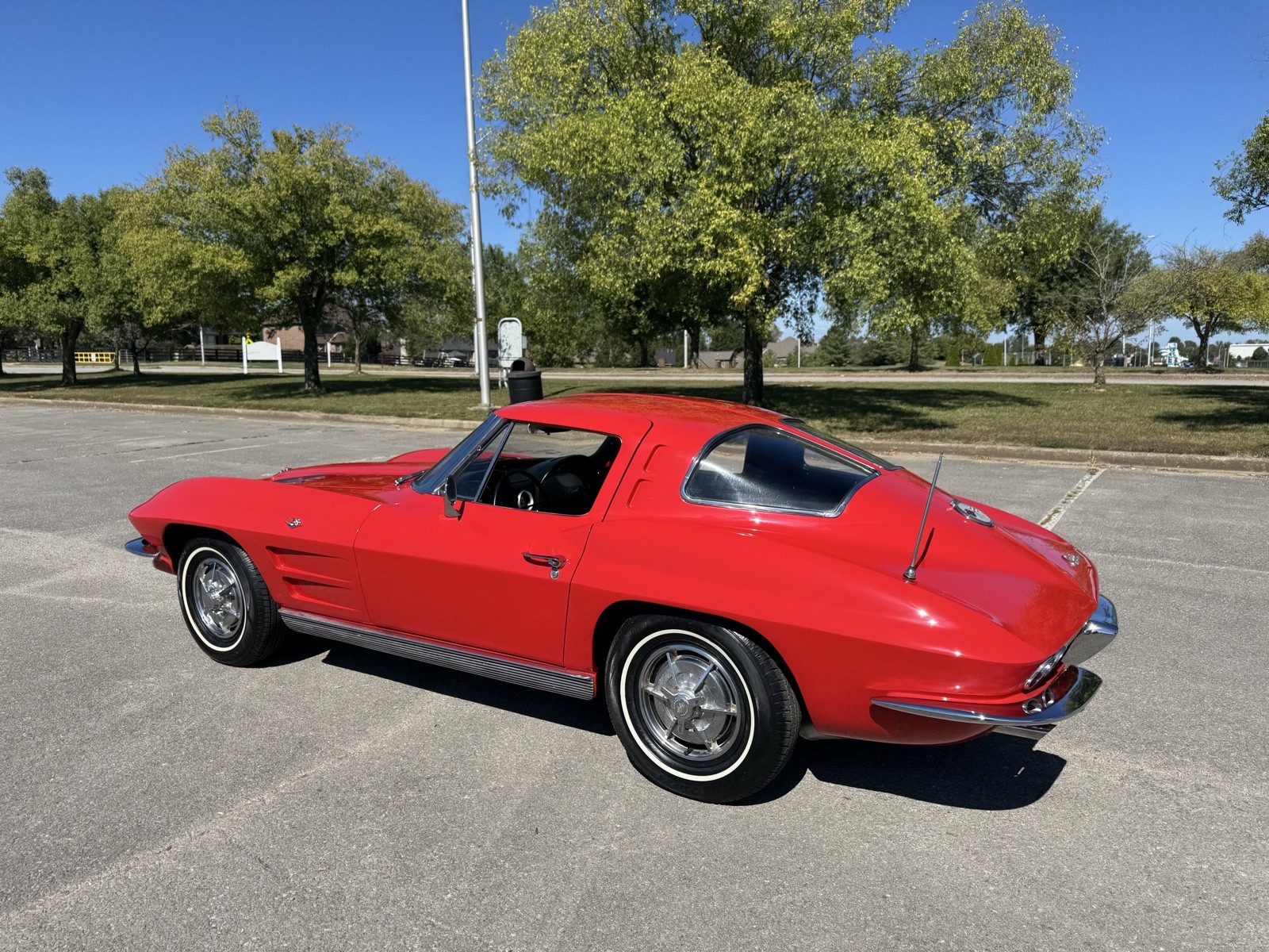 Chevrolet-Corvette-1963-4