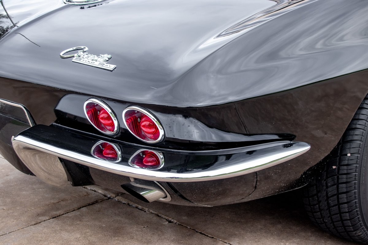 Chevrolet-Corvette-1963-Convertible-12