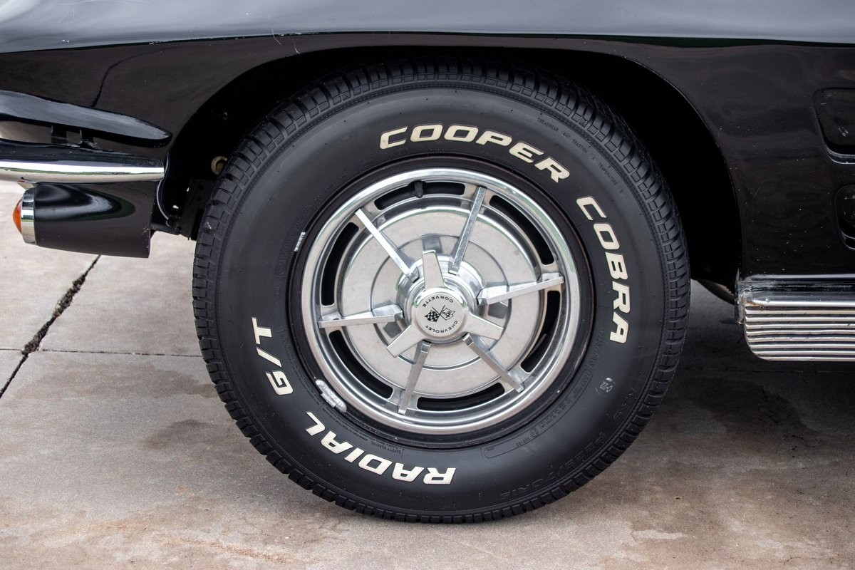 Chevrolet-Corvette-1963-Convertible-15