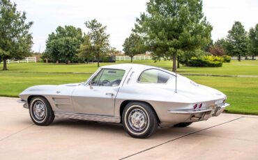 Chevrolet-Corvette-1963-Coupe-1