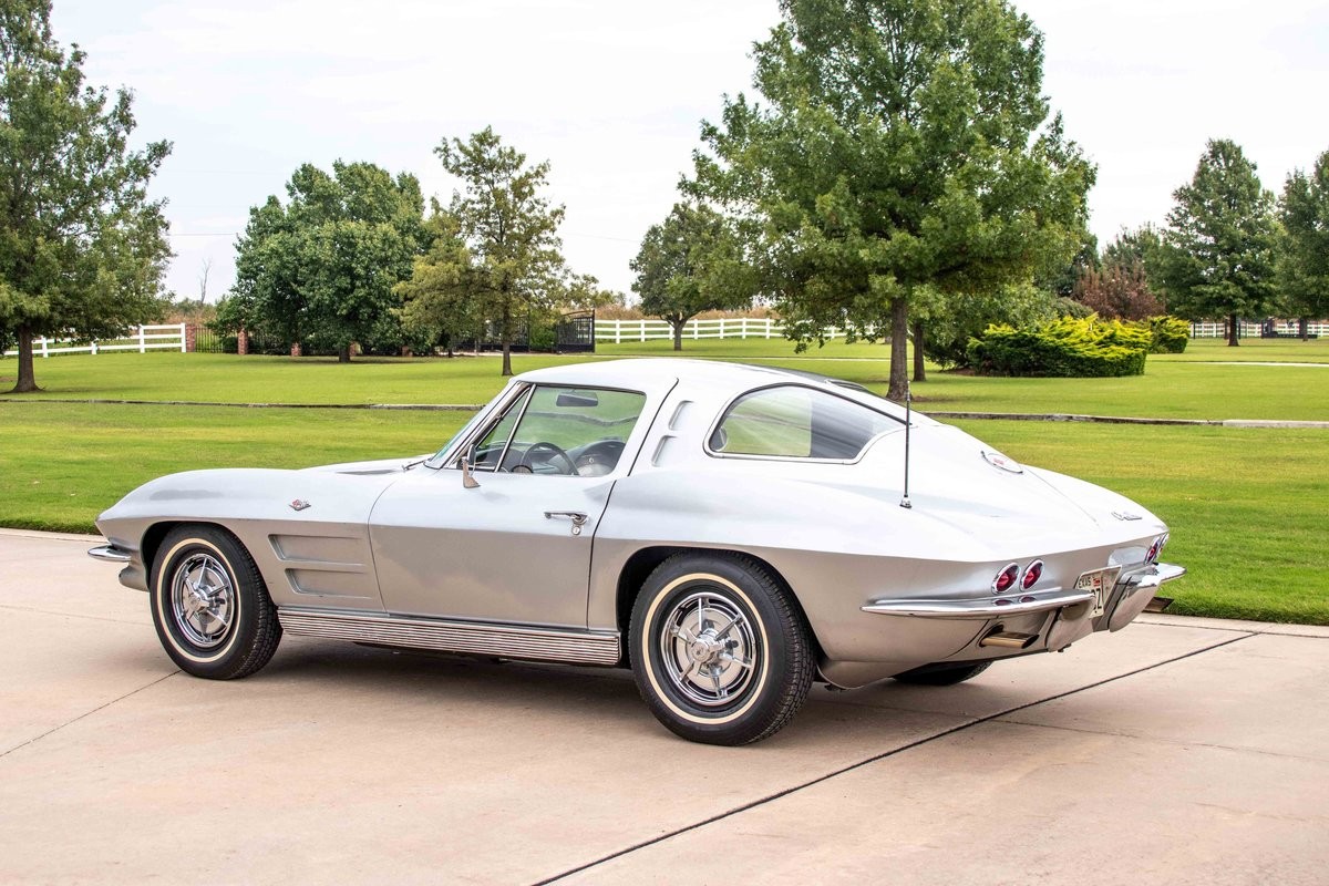 Chevrolet-Corvette-1963-Coupe-1