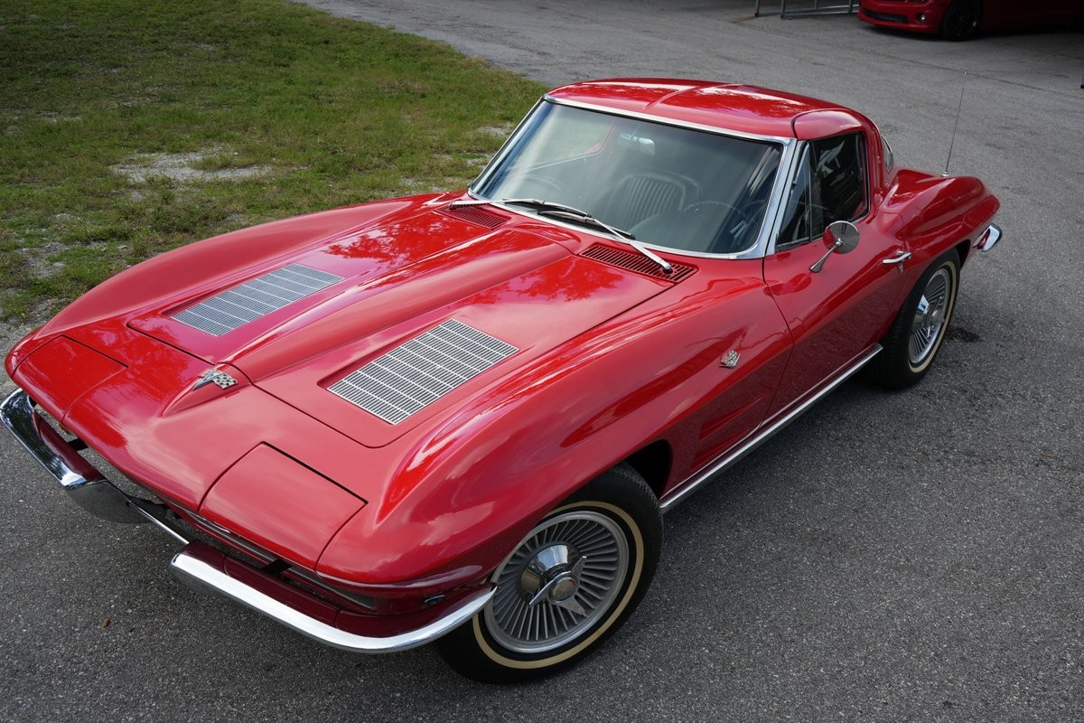 Chevrolet-Corvette-1963-Coupe-1