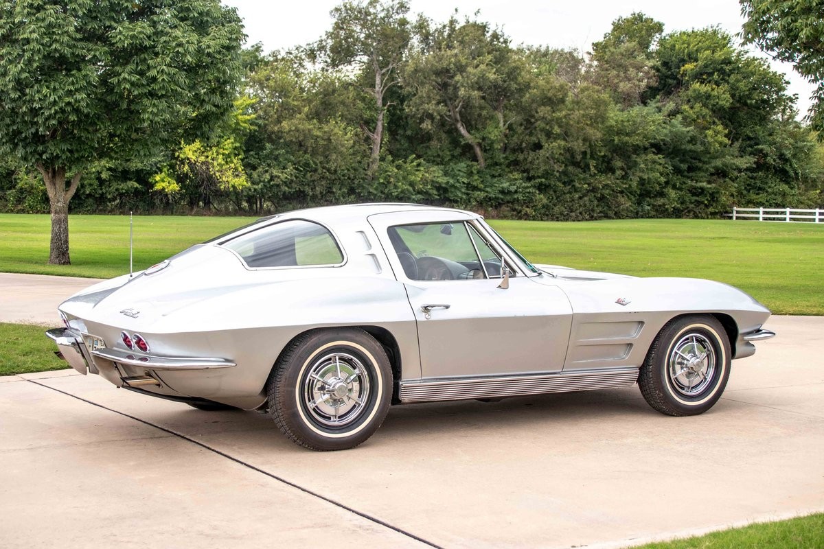 Chevrolet-Corvette-1963-Coupe-10