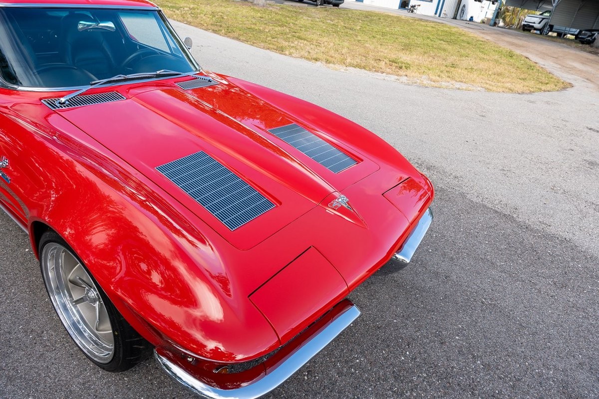 Chevrolet-Corvette-1963-Coupe-10