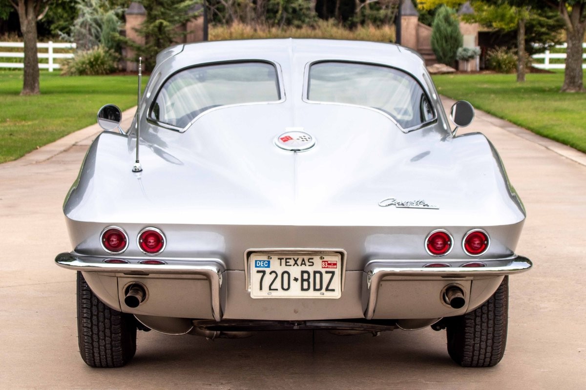 Chevrolet-Corvette-1963-Coupe-11