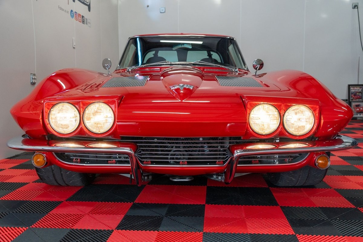 Chevrolet-Corvette-1963-Coupe-11