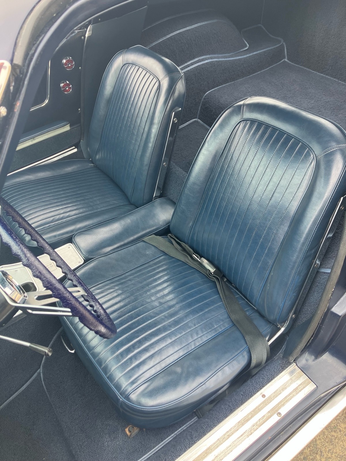 Chevrolet-Corvette-1963-Coupe-12