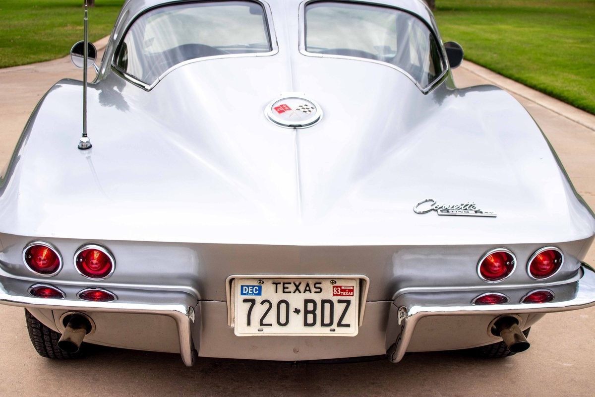 Chevrolet-Corvette-1963-Coupe-12