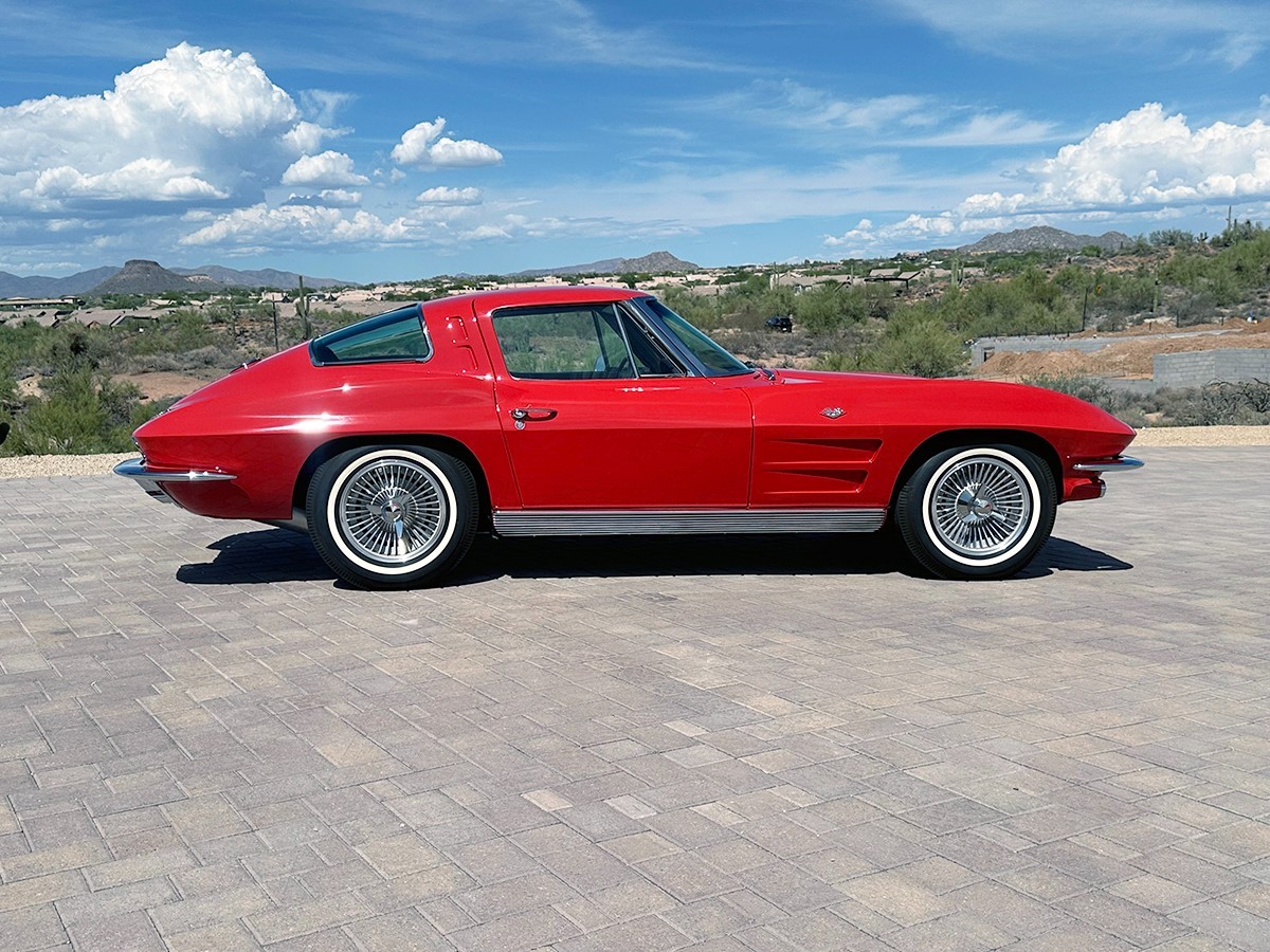 Chevrolet-Corvette-1963-Coupe-12
