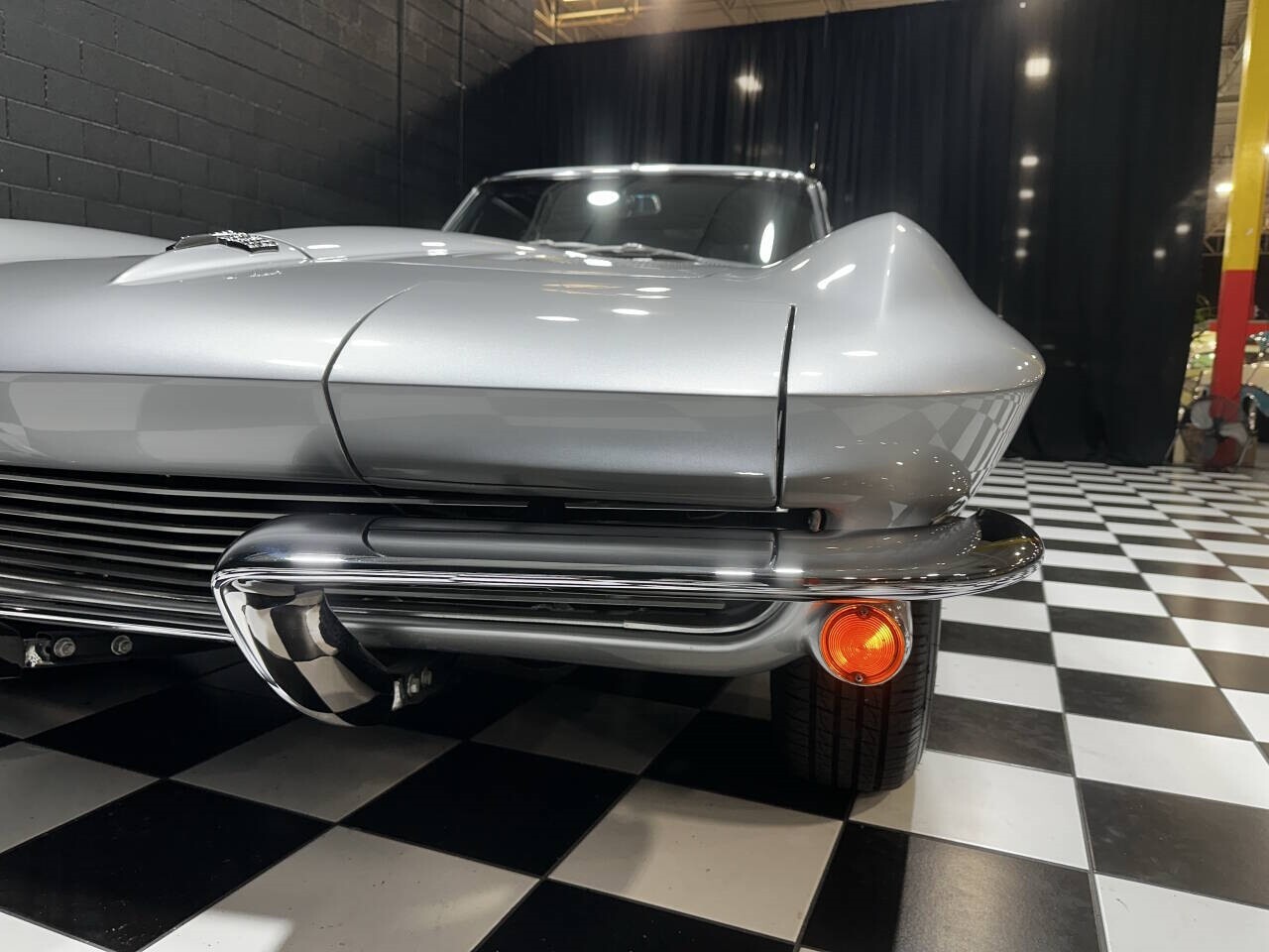 Chevrolet-Corvette-1963-Coupe-12