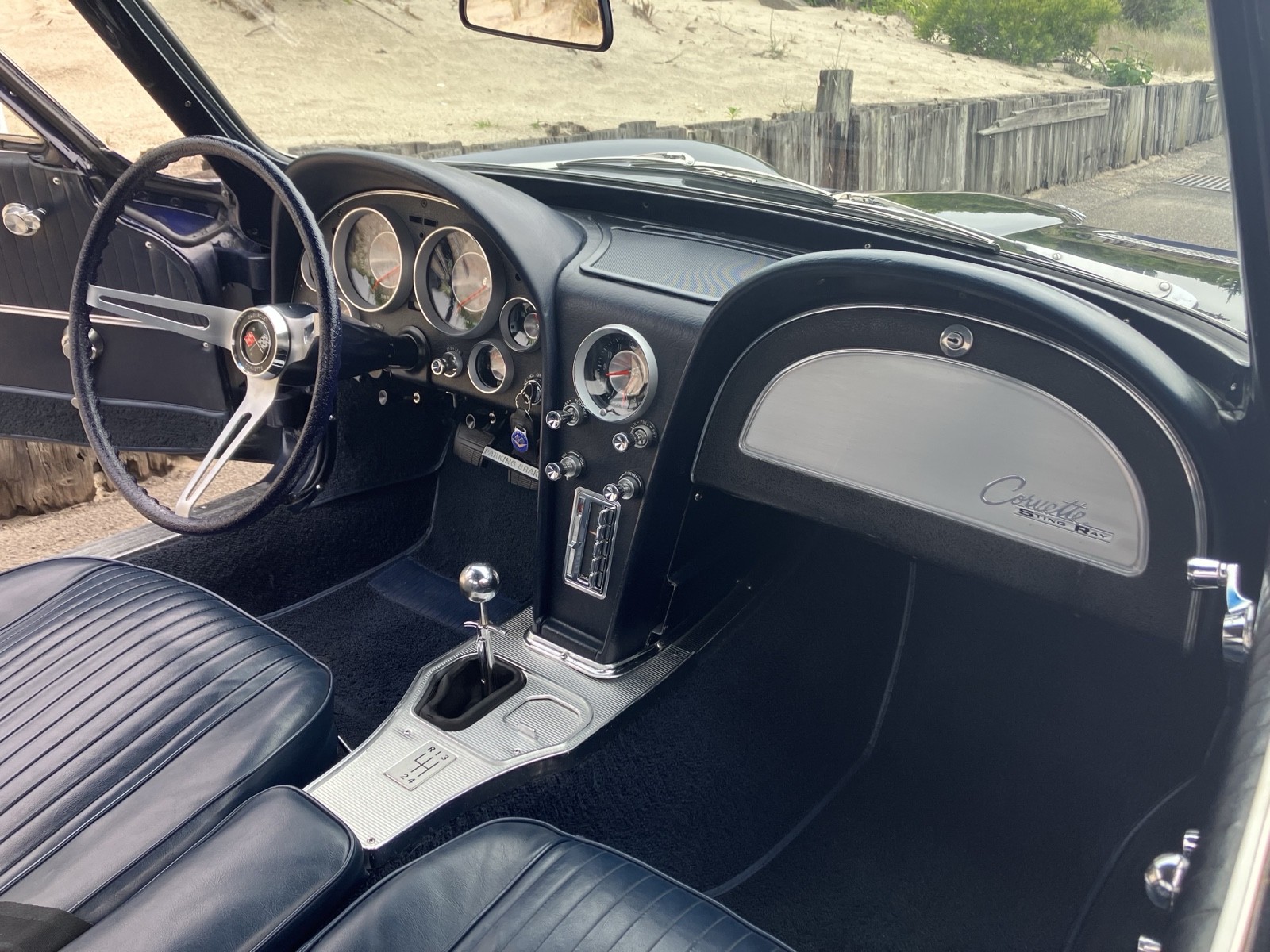 Chevrolet-Corvette-1963-Coupe-13