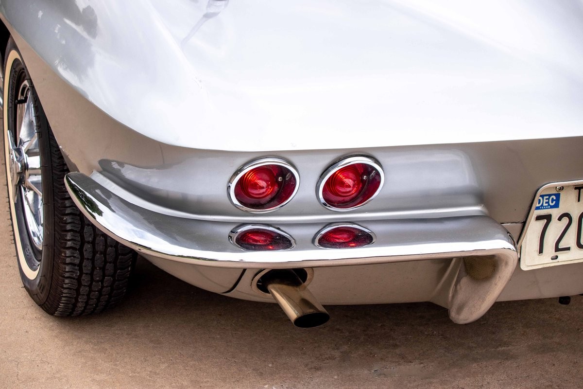 Chevrolet-Corvette-1963-Coupe-13